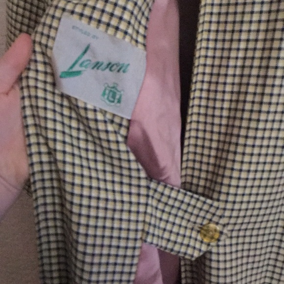 VINTAGE Fully Lined Coat. - Picture 3 of 6